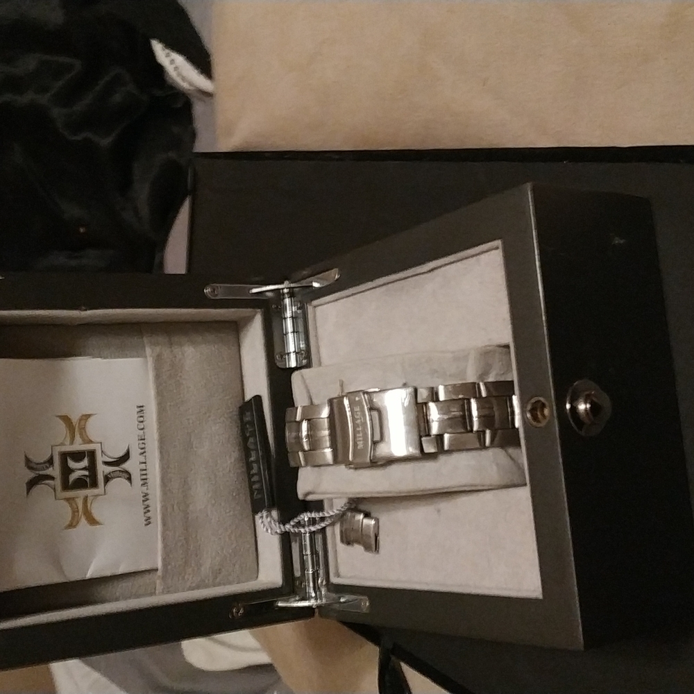 Watch - Picture 3 of 9